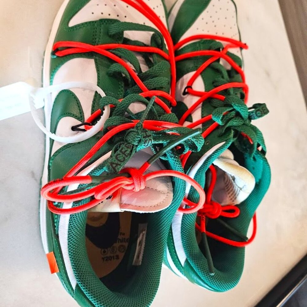 Like new, only wore a couple of times. professionally cleaned NO BOX